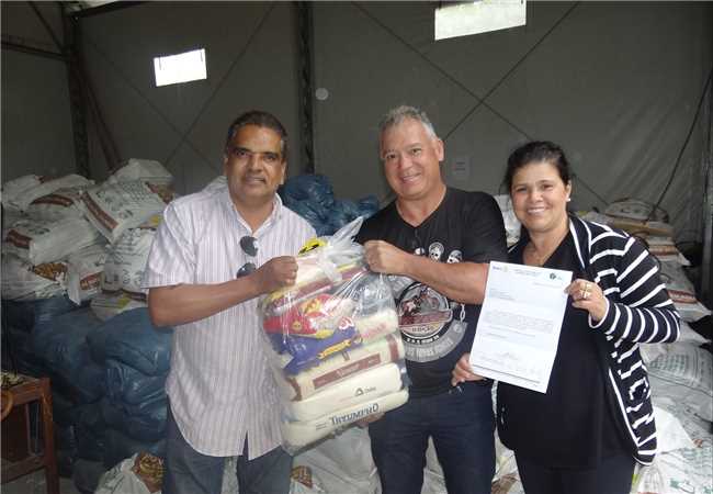 Rotary Club recebe alimentos da Feira da Paz

